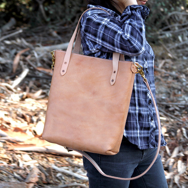 Natural leather crossbody tote with girl